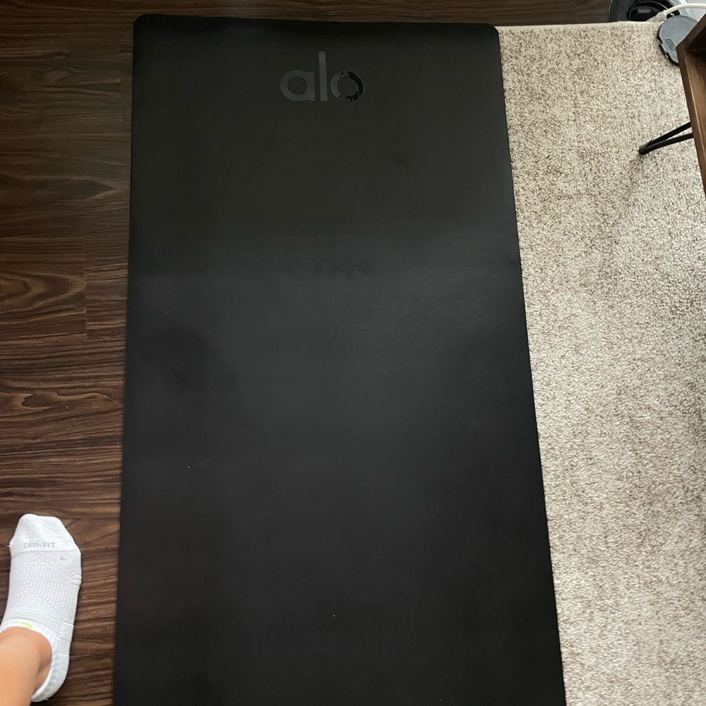Alo Black warrior Yoga Matt